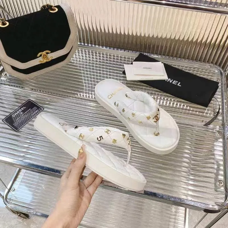 👟👟Ex-factory price 460👟👟 CHANEL 2022SS C Jia Xiaoxiang new summer bread slippers flip-flops flip-flops beach sandals original 7100 purchase development production Xiaoxiang 2023 summer hot style bread slippers irresistibly cute! The color of macarons and ice cream combined with the chubby figure is like stepping on bread or clouds ☁️Super strong wrapping feeling!  Fabric: Original customized super soft sheepskin Lining: Original customized super soft sheepskin Sole: Exclusive molded ultra-light foam outsole Sole thickness: 2CM Size: 35-40